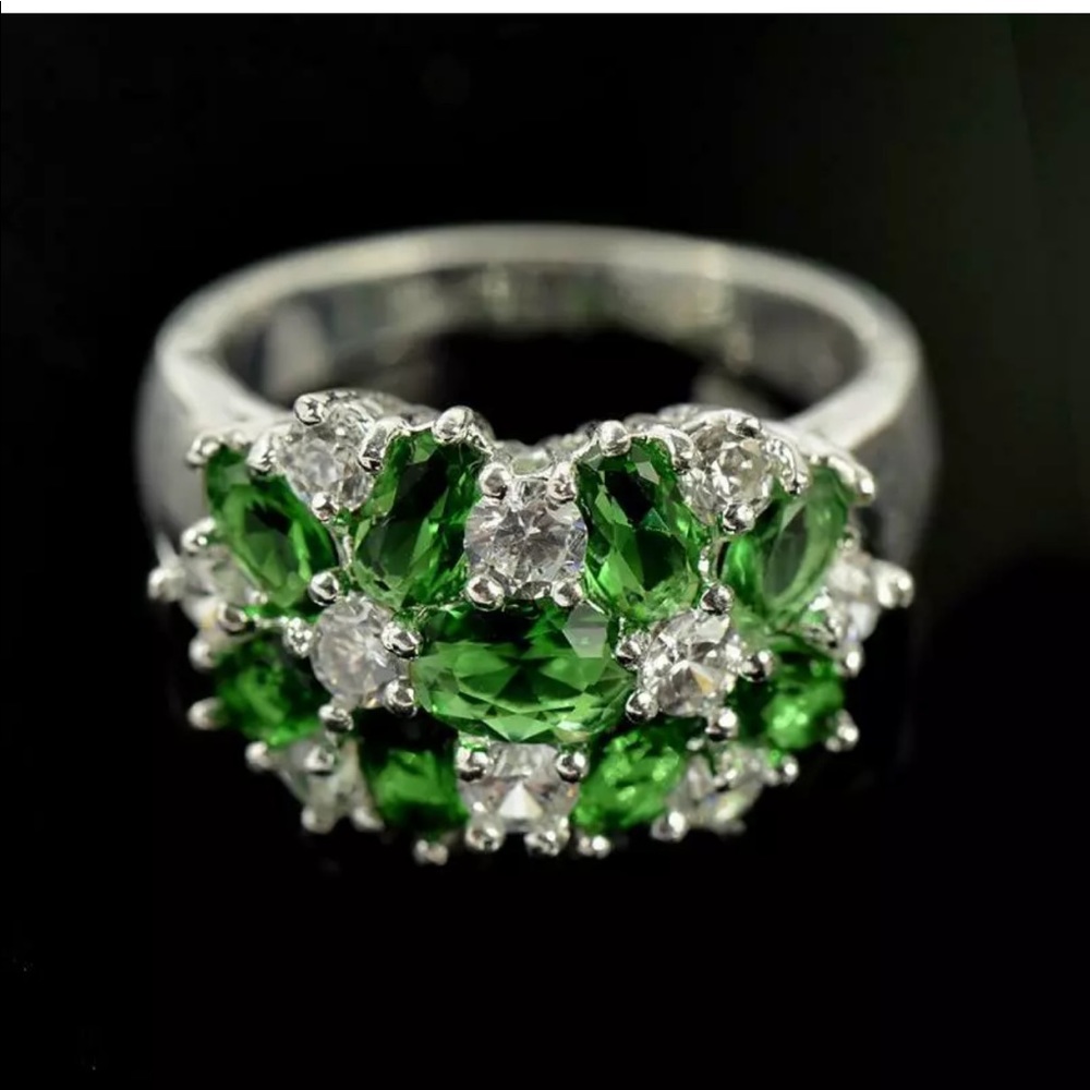 New Women’s 925 Silver  Flower Emerald Ring
